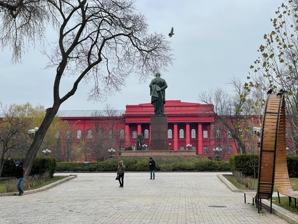 Ferienwohnung Amazing Tara'S Shevchenko Square Kiew Exterior foto