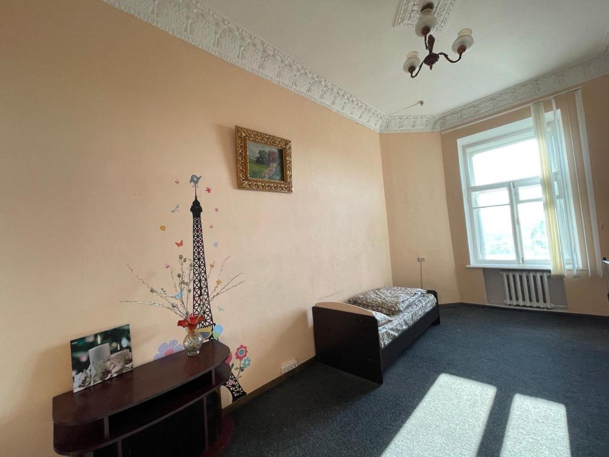 Ferienwohnung Amazing Tara'S Shevchenko Square Kiew Exterior foto