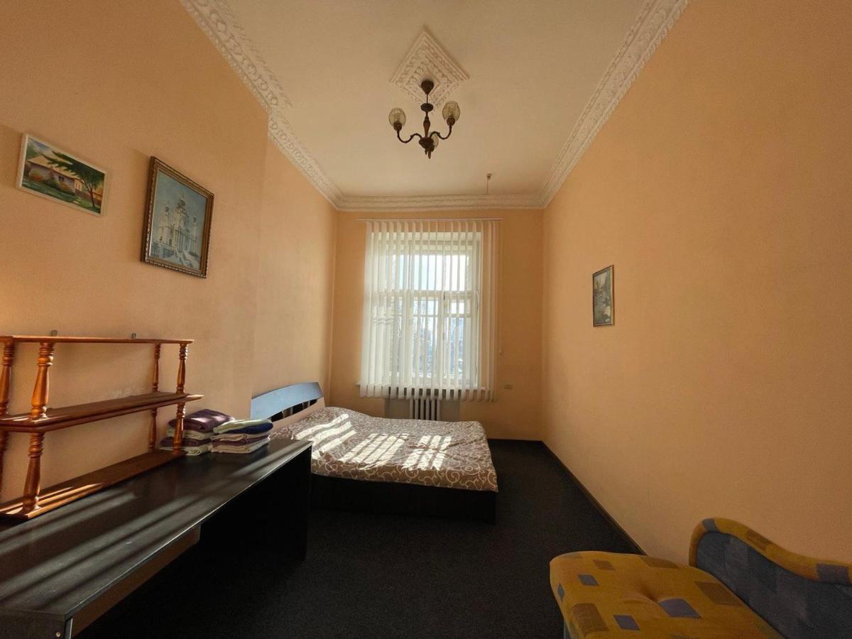 Ferienwohnung Amazing Tara'S Shevchenko Square Kiew Exterior foto